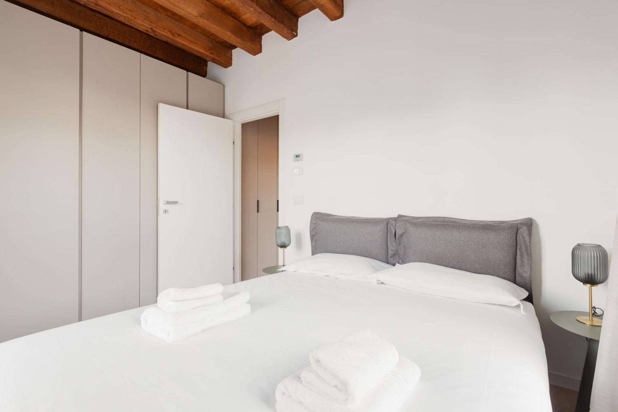 Modern Apartment In Milan With Balcony Eksteriør billede